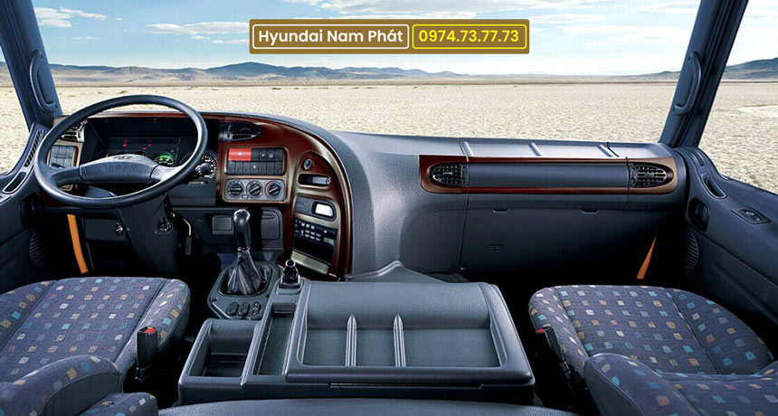 Xe Tải Hyundai HD320 4 Chân Gắn Cẩu Unic 5 Tấn 3 Khúc URV553